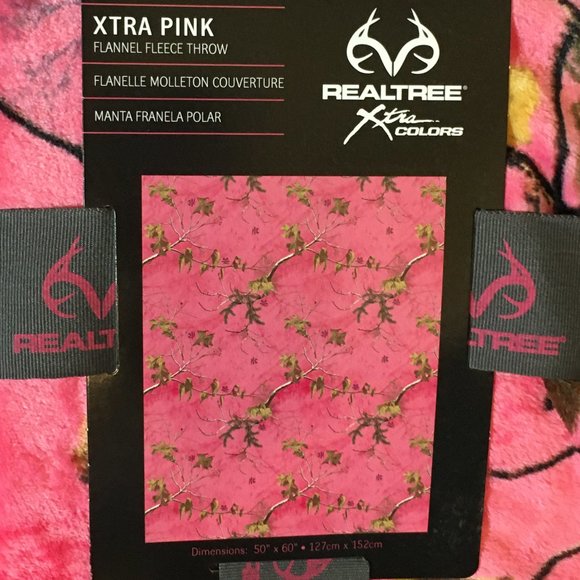 Realtree Xtra HOT Pink Camo Fleece Throw Blanket - Picture 2 of 3